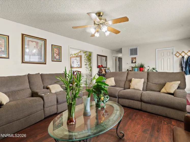 3220 Kings Row, Reno, Nevada 89503, 4 Bedrooms Bedrooms, ,2 BathroomsBathrooms,Residential,Residential,Kings Row,0,260010738