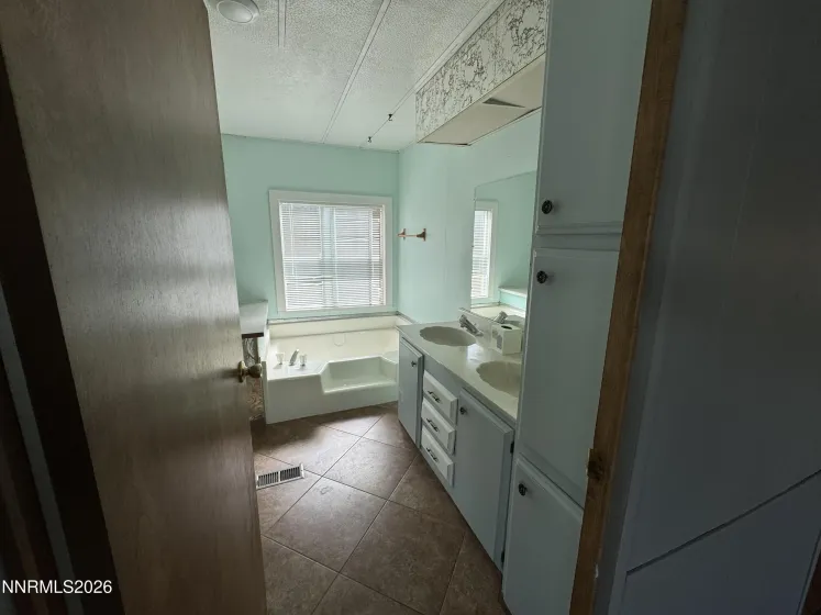 920 Loyola, Carson City, Nevada 89705, 3 Bedrooms Bedrooms, ,2 BathroomsBathrooms,Residential,Residential,Loyola,0,260010737
