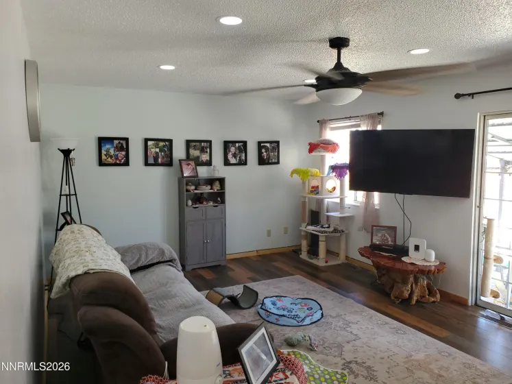 103 3rd, Hawthorne, Nevada 89415, 3 Bedrooms Bedrooms, ,2 BathroomsBathrooms,Residential,Residential,3rd,0,260010749