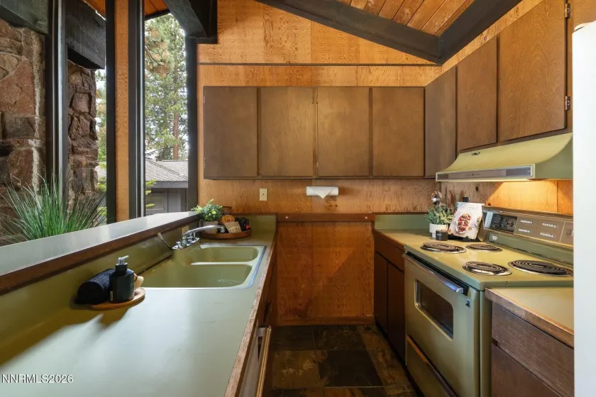 706 Lakeshore, Incline Village, Nevada 89451, 5 Bedrooms Bedrooms, ,3 BathroomsBathrooms,Residential,Residential,Lakeshore,0,260010784