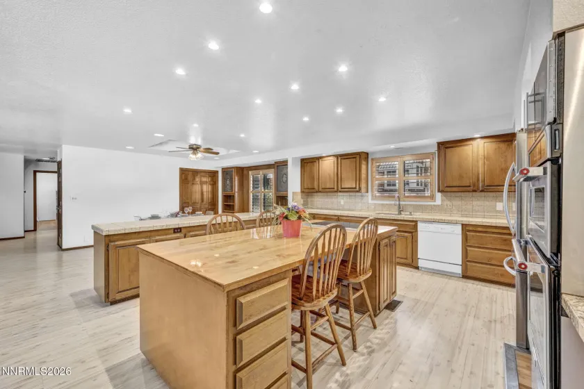 229 Bonnie Briar, Reno, Nevada 89509, 3 Bedrooms Bedrooms, ,4 BathroomsBathrooms,Residential,Residential,Bonnie Briar,0,260010797