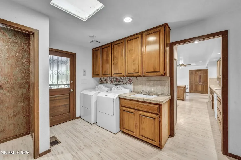 229 Bonnie Briar, Reno, Nevada 89509, 3 Bedrooms Bedrooms, ,4 BathroomsBathrooms,Residential,Residential,Bonnie Briar,0,260010797