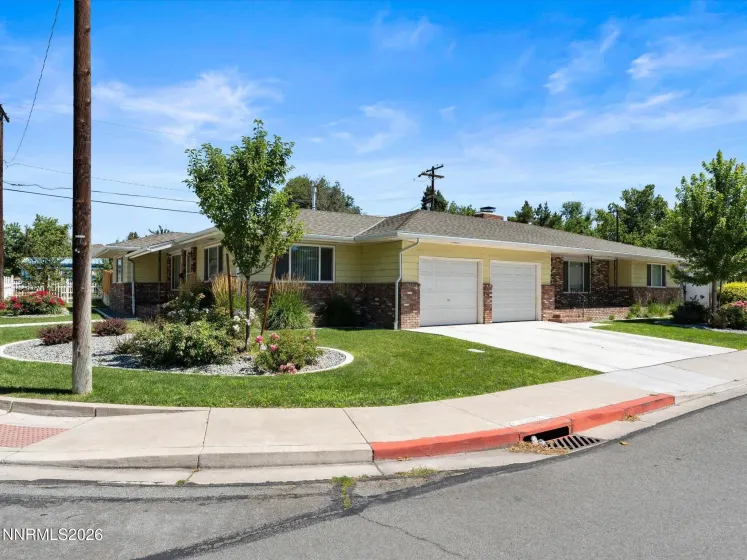 1590 York, Sparks, Nevada 89431, 4 Bedrooms Bedrooms, ,2 BathroomsBathrooms,Residential Income,Residential,York,0,260010809