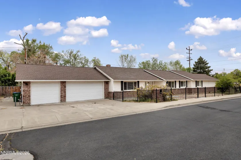 1435 Hunter Lake, Reno, Nevada 89509, 4 Bedrooms Bedrooms, ,3 BathroomsBathrooms,Residential,Residential,Hunter Lake,0,260010814