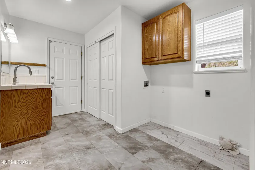 1435 Hunter Lake, Reno, Nevada 89509, 4 Bedrooms Bedrooms, ,3 BathroomsBathrooms,Residential,Residential,Hunter Lake,0,260010814