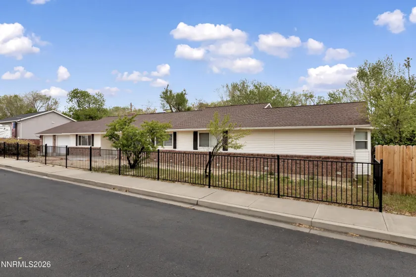 1435 Hunter Lake, Reno, Nevada 89509, 4 Bedrooms Bedrooms, ,3 BathroomsBathrooms,Residential,Residential,Hunter Lake,0,260010814