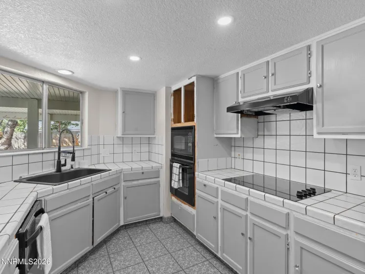 1827 Topeka, Sparks, Nevada 89434, 4 Bedrooms Bedrooms, ,2 BathroomsBathrooms,Residential,Residential,Topeka,0,260010832