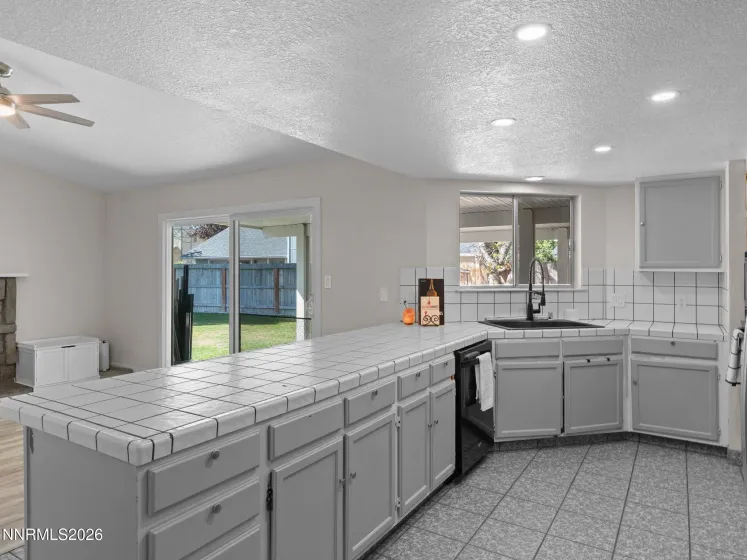 1827 Topeka, Sparks, Nevada 89434, 4 Bedrooms Bedrooms, ,2 BathroomsBathrooms,Residential,Residential,Topeka,0,260010832