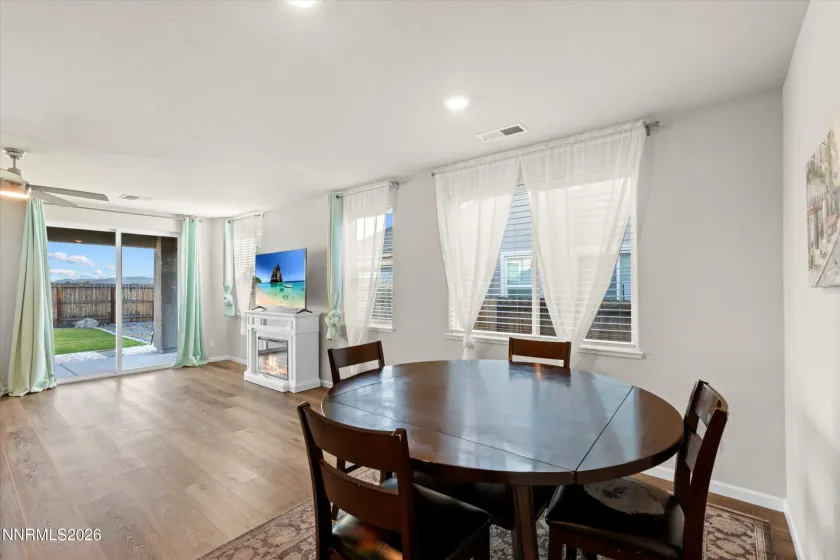 1054 Iron King, Sparks, Nevada 89441, 4 Bedrooms Bedrooms, ,2 BathroomsBathrooms,Residential,Residential,Iron King,0,260010760