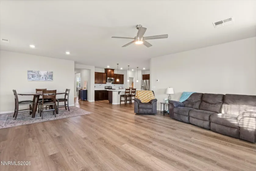 1054 Iron King, Sparks, Nevada 89441, 4 Bedrooms Bedrooms, ,2 BathroomsBathrooms,Residential,Residential,Iron King,0,260010760