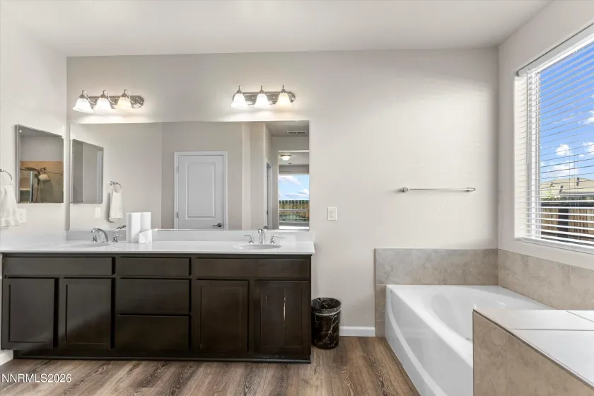 1054 Iron King, Sparks, Nevada 89441, 4 Bedrooms Bedrooms, ,2 BathroomsBathrooms,Residential,Residential,Iron King,0,260010760