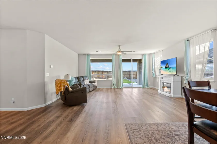 1054 Iron King, Sparks, Nevada 89441, 4 Bedrooms Bedrooms, ,2 BathroomsBathrooms,Residential,Residential,Iron King,0,260010760