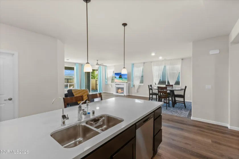 1054 Iron King, Sparks, Nevada 89441, 4 Bedrooms Bedrooms, ,2 BathroomsBathrooms,Residential,Residential,Iron King,0,260010760