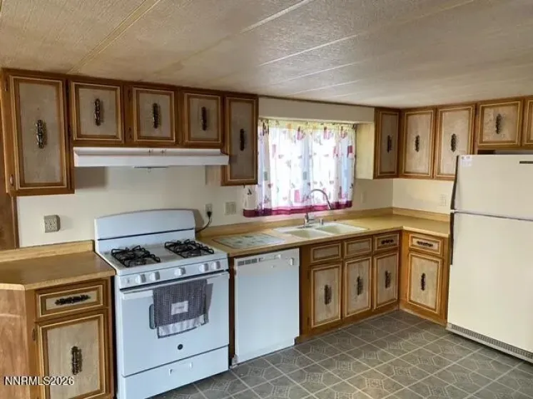 240 Circle, Fernley, Nevada 89408, 2 Bedrooms Bedrooms, ,1 BathroomBathrooms,Residential Lease,Manufactured,Circle,0,260010781