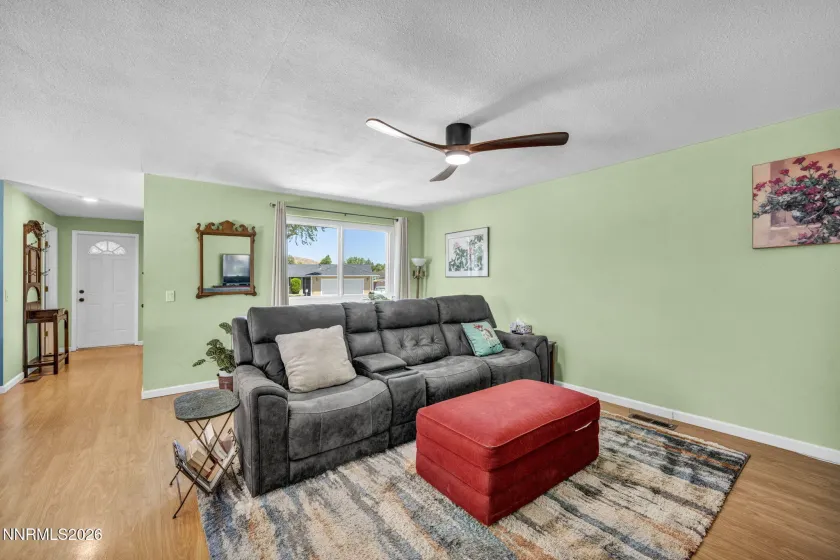 345 Gault, Sparks, Nevada 89431, 3 Bedrooms Bedrooms, ,2 BathroomsBathrooms,Residential,Residential,Gault,0,260010857