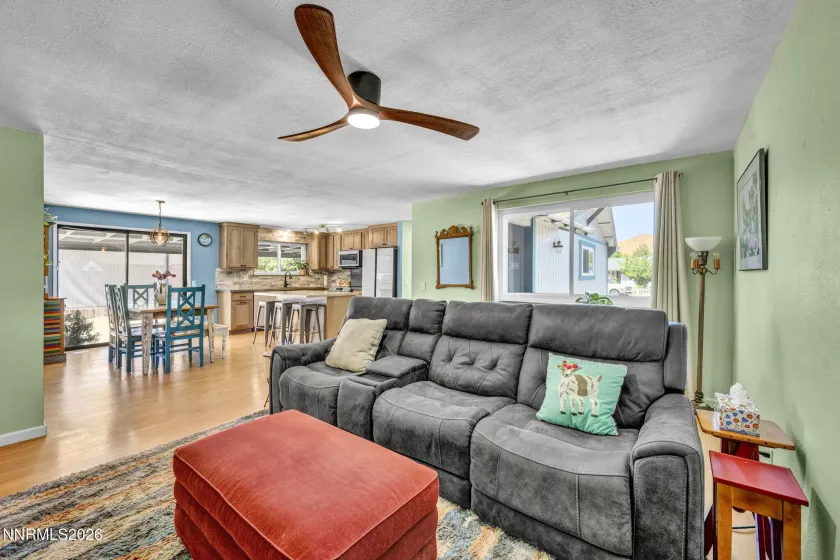 345 Gault, Sparks, Nevada 89431, 3 Bedrooms Bedrooms, ,2 BathroomsBathrooms,Residential,Residential,Gault,0,260010857