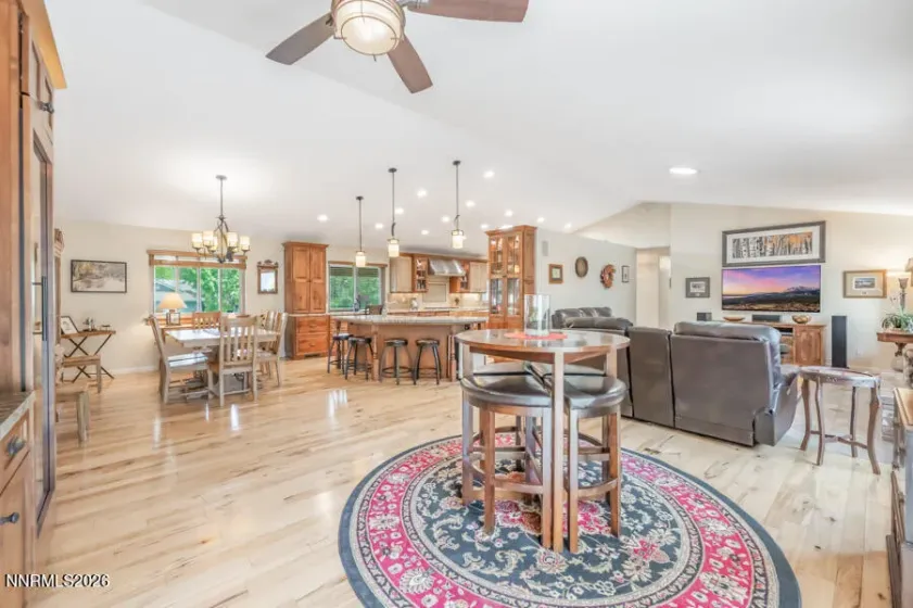 12405 Creek Crest, Reno, Nevada 89511, 3 Bedrooms Bedrooms, ,2 BathroomsBathrooms,Residential,Residential,Creek Crest,0,260010876