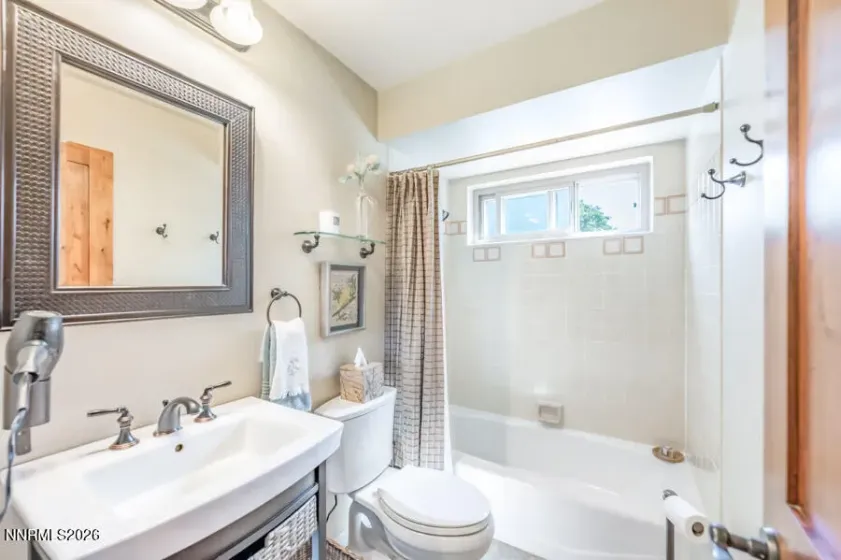 12405 Creek Crest, Reno, Nevada 89511, 3 Bedrooms Bedrooms, ,2 BathroomsBathrooms,Residential,Residential,Creek Crest,0,260010876