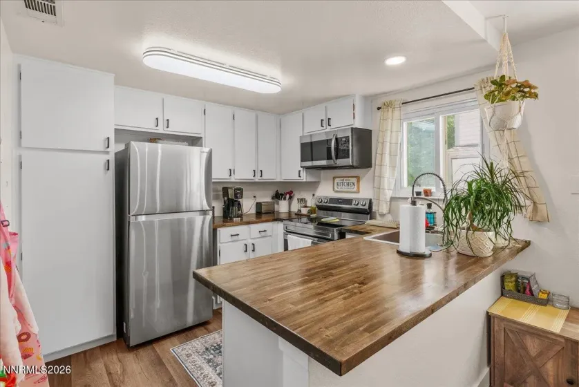 2118 Roundhouse, Sparks, Nevada 89431, 2 Bedrooms Bedrooms, ,2 BathroomsBathrooms,Residential,Residential,Roundhouse,0,260010912