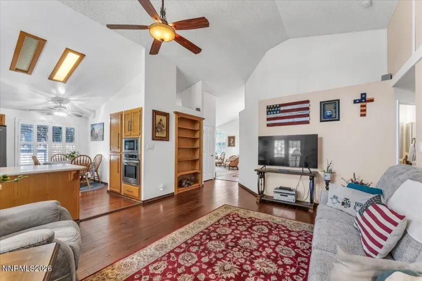 4401 Garratt, Sparks, Nevada 89436, 3 Bedrooms Bedrooms, ,2 BathroomsBathrooms,Residential,Residential,Garratt,0,260010913