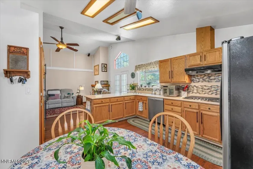 4401 Garratt, Sparks, Nevada 89436, 3 Bedrooms Bedrooms, ,2 BathroomsBathrooms,Residential,Residential,Garratt,0,260010913