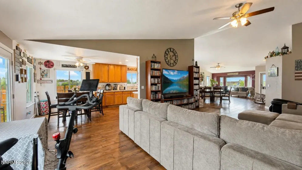 1415 Talking Sparrow, Sparks, Nevada 89441, 5 Bedrooms Bedrooms, ,3 BathroomsBathrooms,Residential,Residential,Talking Sparrow,0,260010926