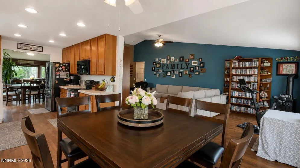 1415 Talking Sparrow, Sparks, Nevada 89441, 5 Bedrooms Bedrooms, ,3 BathroomsBathrooms,Residential,Residential,Talking Sparrow,0,260010926