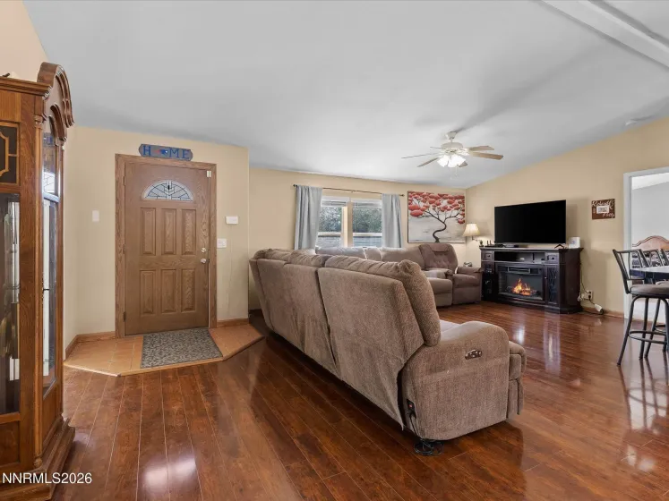 285 6th, Sun Valley, Nevada 89433, 3 Bedrooms Bedrooms, ,2 BathroomsBathrooms,Residential,Residential,6th,0,260010944