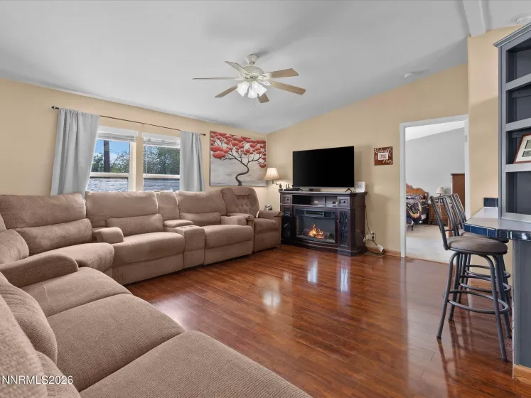 285 6th, Sun Valley, Nevada 89433, 3 Bedrooms Bedrooms, ,2 BathroomsBathrooms,Residential,Residential,6th,0,260010944