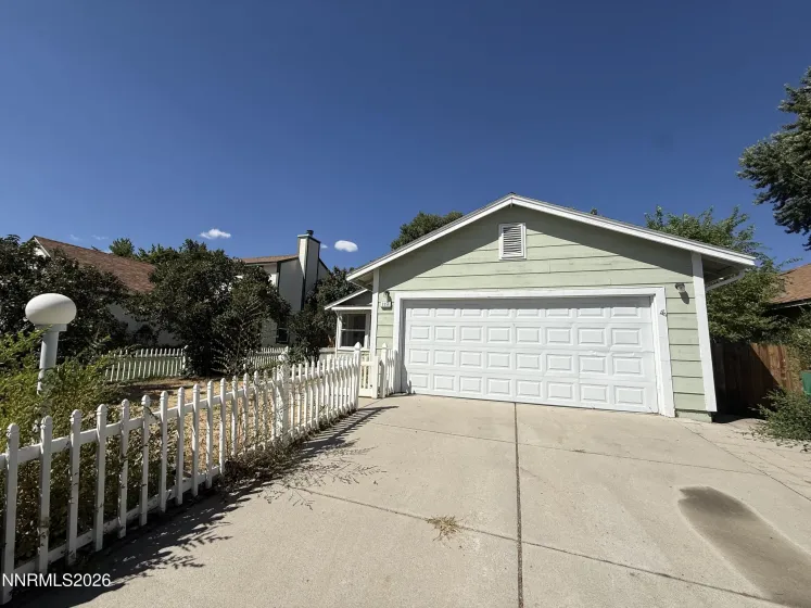 Garage/Driveway