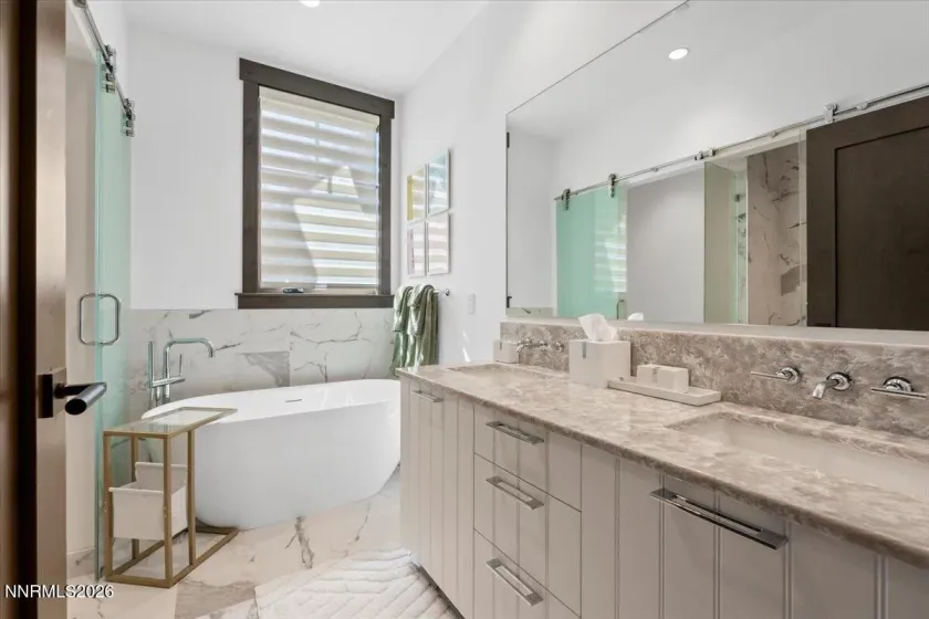46 Beach Club, Stateline, Nevada 89449, 2 Bedrooms Bedrooms, ,3 BathroomsBathrooms,Residential,Residential,Beach Club,0,260010949