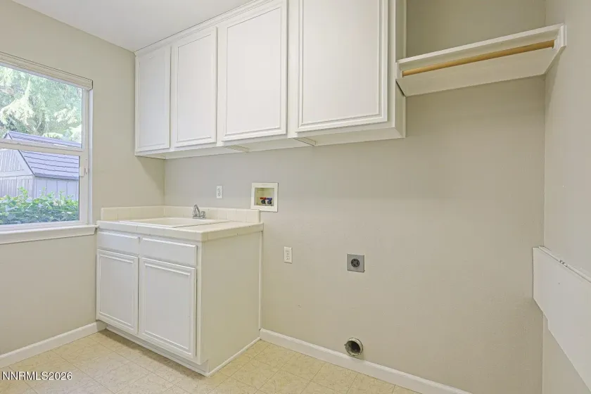 2808 Silverton, Sparks, Nevada 89436, 5 Bedrooms Bedrooms, ,3 BathroomsBathrooms,Residential,Residential,Silverton,0,260010967