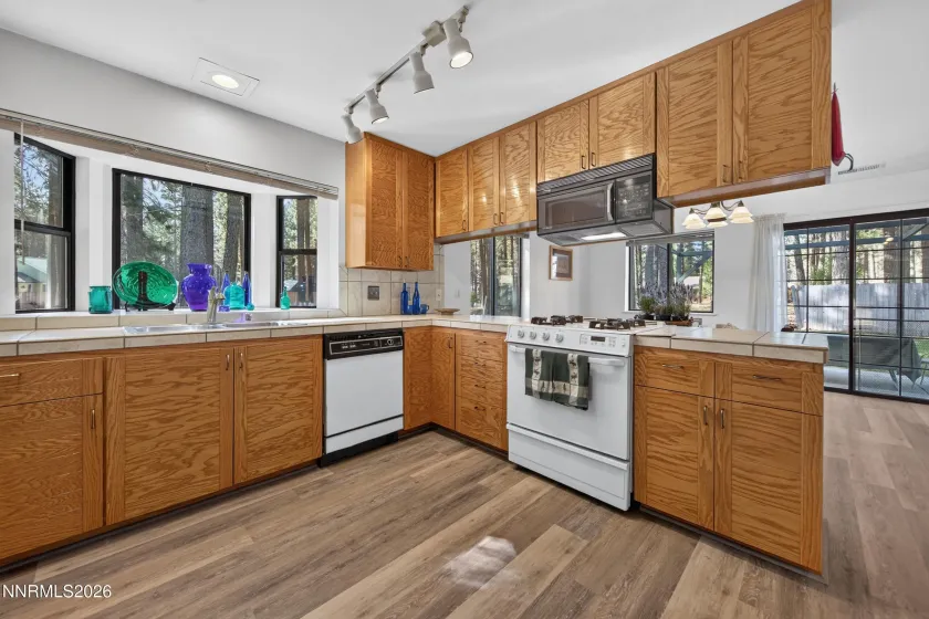 498 Red Cedar, Chester, California 96020, 3 Bedrooms Bedrooms, ,2 BathroomsBathrooms,Residential,Residential,Red Cedar,0,260010982