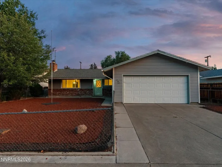 195 York, Sparks, Nevada 89431, 3 Bedrooms Bedrooms, ,2 BathroomsBathrooms,Residential,Residential,York,0,260010989