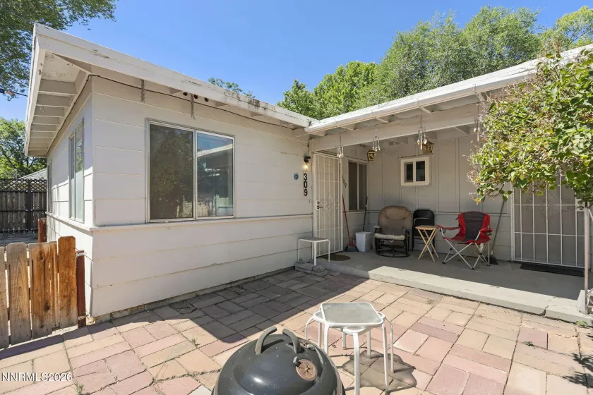 305 Burton, Carson City, Nevada 89706, ,2 BathroomsBathrooms,Residential Income,Residential,Burton,0,260011014