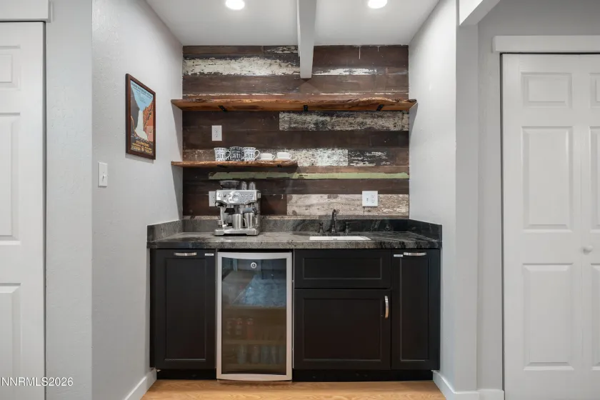 989 Tahoe, Incline Village, Nevada 89451, 3 Bedrooms Bedrooms, ,2 BathroomsBathrooms,Residential,Residential,Tahoe,0,260011040