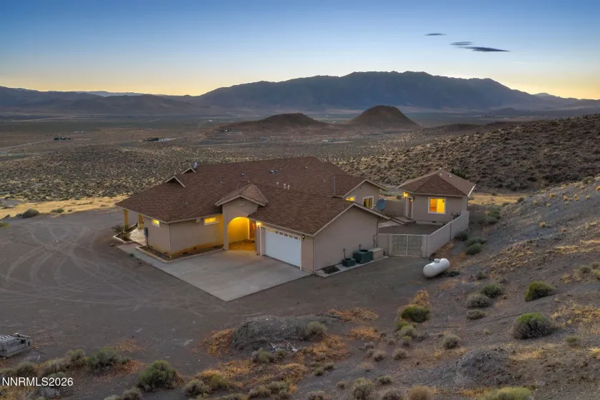 5990 Grass Valley, Reno, Nevada 89510, 3 Bedrooms Bedrooms, ,4 BathroomsBathrooms,Residential,Residential,Grass Valley,0,260011070