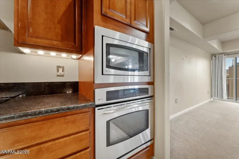 200 2nd, Reno, Nevada 89501, 2 Bedrooms Bedrooms, ,3 BathroomsBathrooms,Residential,Residential,2nd,0,260011085