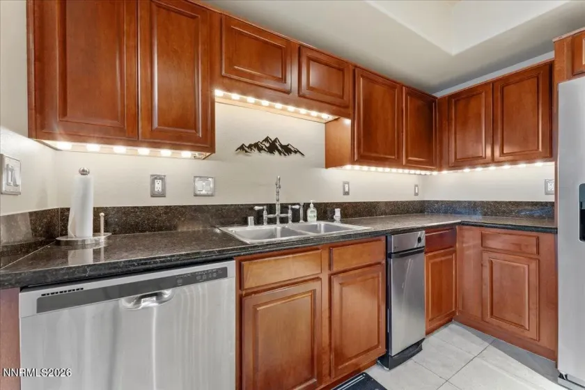 200 2nd, Reno, Nevada 89501, 2 Bedrooms Bedrooms, ,3 BathroomsBathrooms,Residential,Residential,2nd,0,260011085