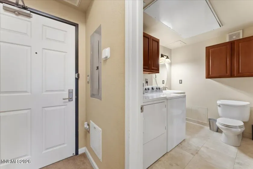 200 2nd, Reno, Nevada 89501, 2 Bedrooms Bedrooms, ,3 BathroomsBathrooms,Residential,Residential,2nd,0,260011085