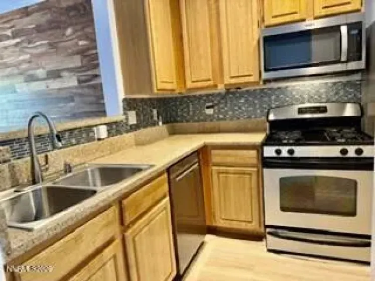 900 Meadows, Reno, Nevada 89521, 2 Bedrooms Bedrooms, ,2 BathroomsBathrooms,Residential,Residential,Meadows,0,260011108