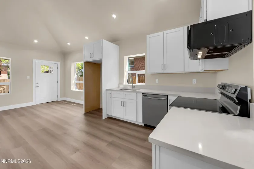 360 Roberts, Reno, Nevada 89502, 2 Bedrooms Bedrooms, ,2 BathroomsBathrooms,Residential,Residential,Roberts,0,260011132