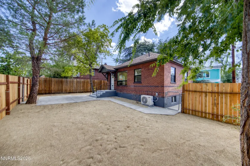 360 Roberts, Reno, Nevada 89502, 2 Bedrooms Bedrooms, ,2 BathroomsBathrooms,Residential,Residential,Roberts,0,260011132