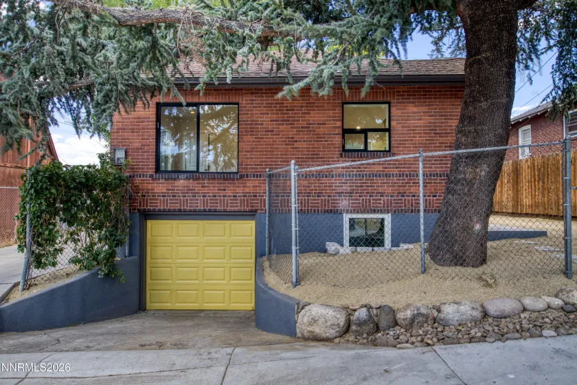 360 Roberts, Reno, Nevada 89502, 2 Bedrooms Bedrooms, ,2 BathroomsBathrooms,Residential,Residential,Roberts,0,260011132