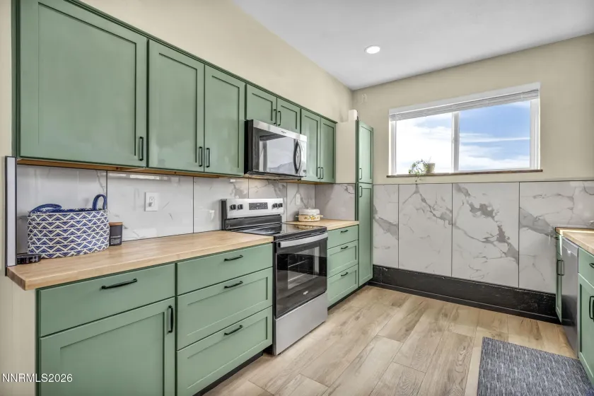 15950 Carl, Reno, Nevada 89511, 2 Bedrooms Bedrooms, ,2 BathroomsBathrooms,Residential,Residential,Carl,0,260011136