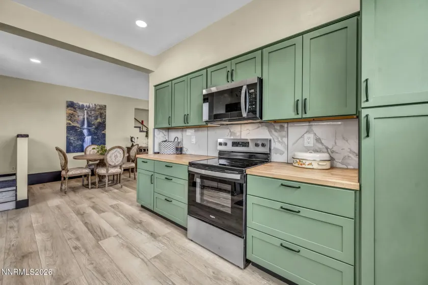 15950 Carl, Reno, Nevada 89511, 2 Bedrooms Bedrooms, ,2 BathroomsBathrooms,Residential,Residential,Carl,0,260011136