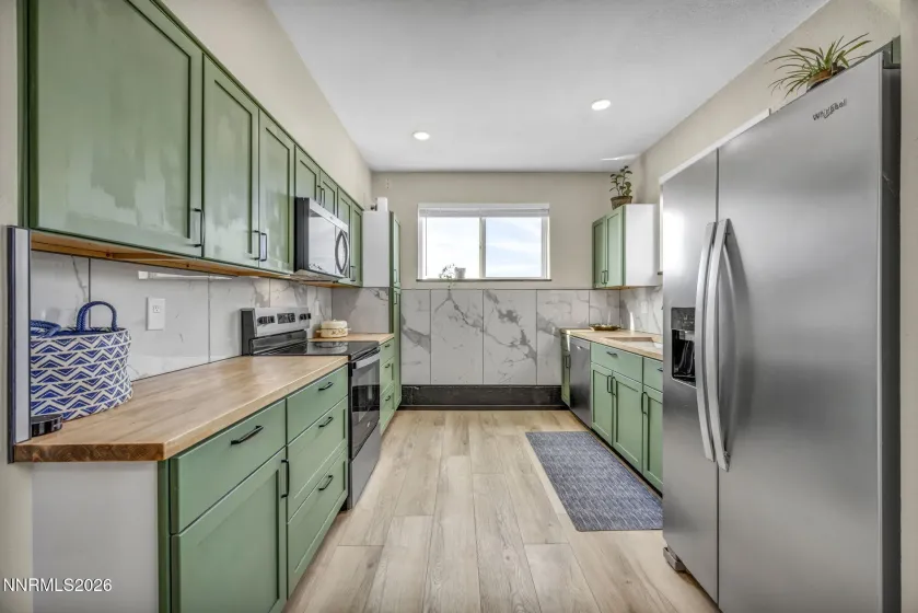 15950 Carl, Reno, Nevada 89511, 2 Bedrooms Bedrooms, ,2 BathroomsBathrooms,Residential,Residential,Carl,0,260011136