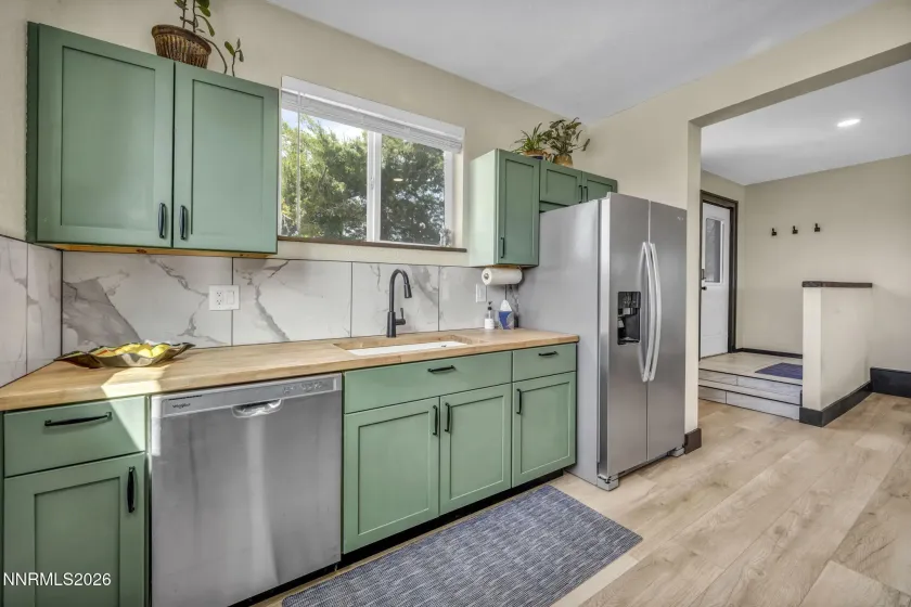 15950 Carl, Reno, Nevada 89511, 2 Bedrooms Bedrooms, ,2 BathroomsBathrooms,Residential,Residential,Carl,0,260011136