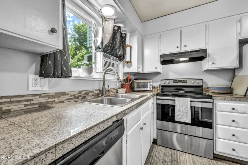 5 Smithridge, Reno, Nevada 89502, 2 Bedrooms Bedrooms, ,2 BathroomsBathrooms,Residential,Residential,Smithridge,0,260011155