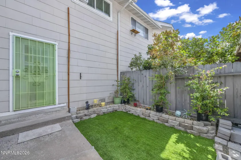 5 Smithridge, Reno, Nevada 89502, 2 Bedrooms Bedrooms, ,2 BathroomsBathrooms,Residential,Residential,Smithridge,0,260011155